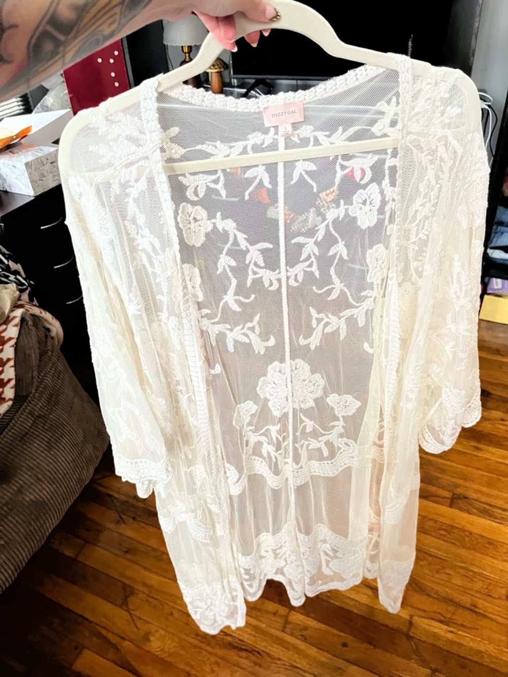 Dizzy Gal Cream Lace Sheer Embroidered Kimono - Picture 8 of 8